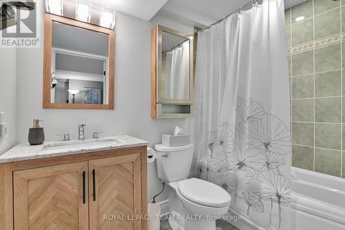 220 Allgrove Way, Ottawa, ON - Indoor Photo Showing Bathroom