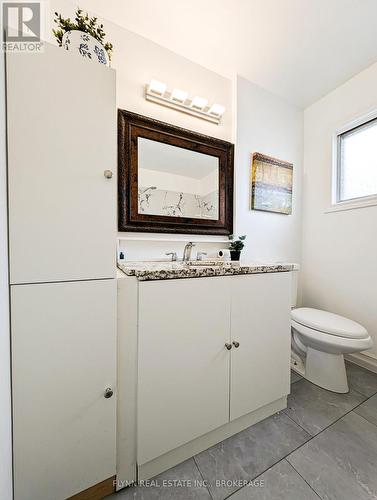 5709 Temperance Avenue, Niagara Falls (215 - Hospital), ON - Indoor Photo Showing Bathroom