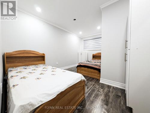 5709 Temperance Avenue, Niagara Falls (215 - Hospital), ON - Indoor Photo Showing Bedroom