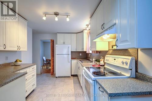 1223 Cedarcroft Crescent, Ottawa, ON - Indoor Photo Showing Kitchen