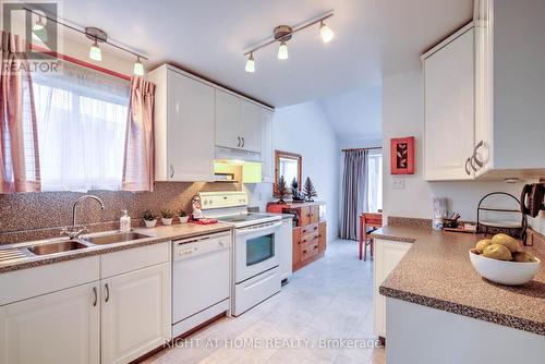 1223 Cedarcroft Crescent, Ottawa, ON - Indoor Photo Showing Kitchen With Double Sink