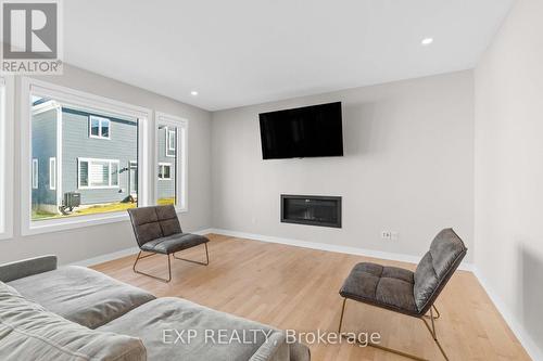 440 Appalachian Circle, Ottawa, ON - Indoor Photo Showing Living Room With Fireplace