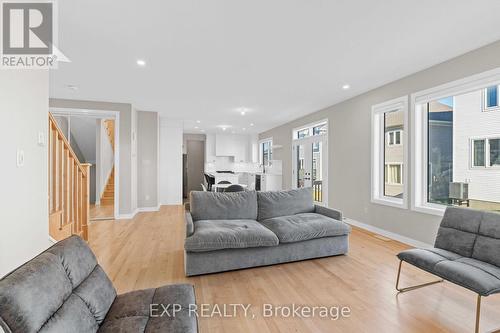 440 Appalachian Circle, Ottawa, ON - Indoor Photo Showing Living Room