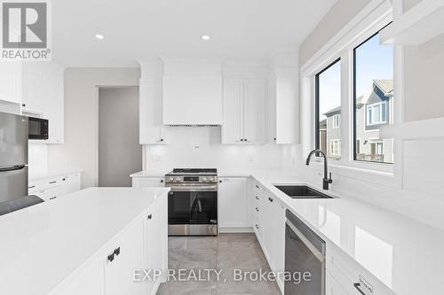 440 Appalachian Circle, Ottawa, ON - Indoor Photo Showing Kitchen With Double Sink With Upgraded Kitchen