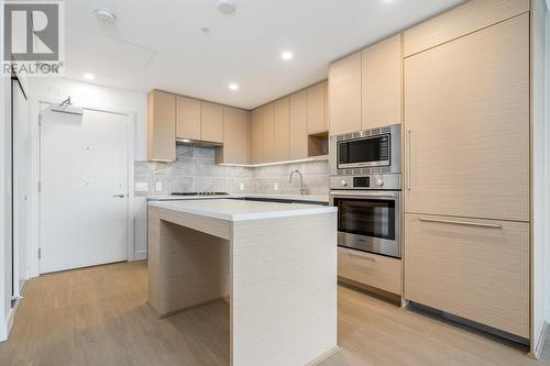 305 8888 Osler Street, Vancouver, BC - Indoor Photo Showing Kitchen With Upgraded Kitchen