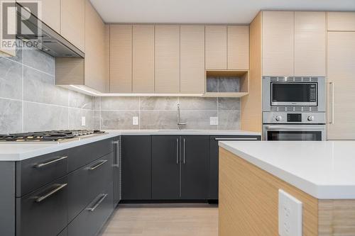 305 8888 Osler Street, Vancouver, BC - Indoor Photo Showing Kitchen With Upgraded Kitchen