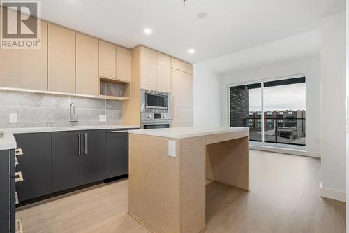 305 8888 Osler Street, Vancouver, BC - Indoor Photo Showing Kitchen With Upgraded Kitchen