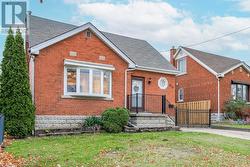 678 BRIGHTON Avenue  Hamilton, ON L8H 6H4