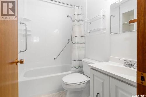 157 Riddell Crescent, Regina, SK - Indoor Photo Showing Bathroom