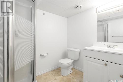 157 Riddell Crescent, Regina, SK - Indoor Photo Showing Bathroom