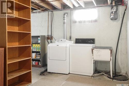 157 Riddell Crescent, Regina, SK - Indoor Photo Showing Laundry Room