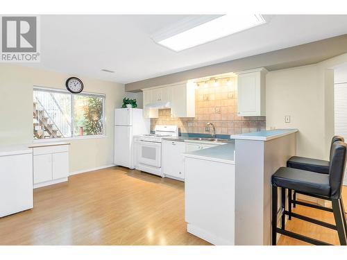 109 Parkside Drive, Port Moody, BC - Indoor Photo Showing Kitchen