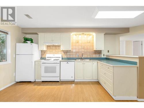 109 Parkside Drive, Port Moody, BC - Indoor Photo Showing Kitchen