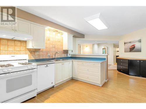 109 Parkside Drive, Port Moody, BC - Indoor Photo Showing Kitchen