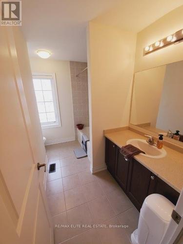 114 Walter English Drive, East Gwillimbury, ON - Indoor Photo Showing Bathroom