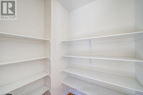 3046 Perkins Way, Oakville, ON - Indoor With Storage