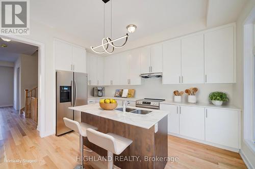 3046 Perkins Way, Oakville, ON - Indoor Photo Showing Kitchen With Upgraded Kitchen