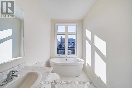 3046 Perkins Way, Oakville, ON - Indoor Photo Showing Bathroom