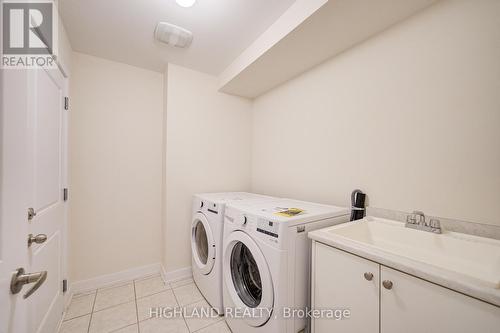 3046 Perkins Way, Oakville, ON - Indoor Photo Showing Laundry Room