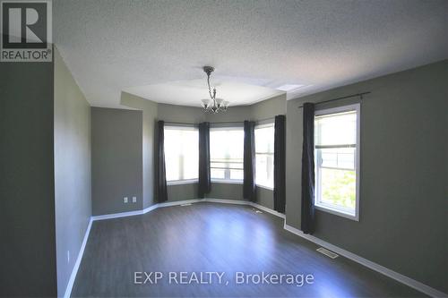 110 Calaveras Avenue, Ottawa, ON - Indoor Photo Showing Other Room