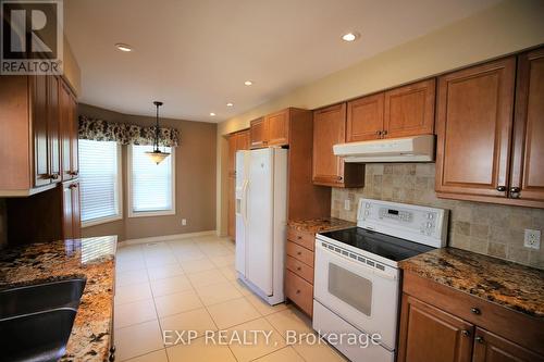 110 Calaveras Avenue, Ottawa, ON - Indoor Photo Showing Kitchen