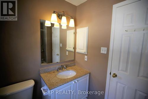 110 Calaveras Avenue, Ottawa, ON - Indoor Photo Showing Bathroom