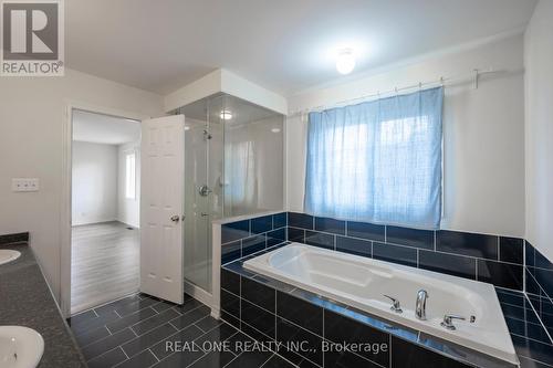 1136 Cenotaph Boulevard, Newmarket, ON - Indoor Photo Showing Bathroom