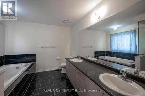 1136 Cenotaph Boulevard, Newmarket, ON - Indoor Photo Showing Bathroom