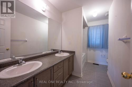 1136 Cenotaph Boulevard, Newmarket, ON - Indoor Photo Showing Bathroom