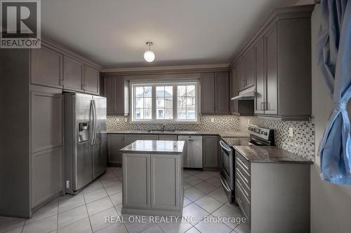 1136 Cenotaph Boulevard, Newmarket, ON - Indoor Photo Showing Kitchen With Upgraded Kitchen