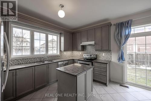 1136 Cenotaph Boulevard, Newmarket, ON - Indoor Photo Showing Kitchen