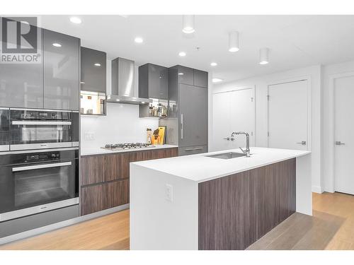 1708 6511 Sussex Avenue, Burnaby, BC - Indoor Photo Showing Kitchen With Upgraded Kitchen