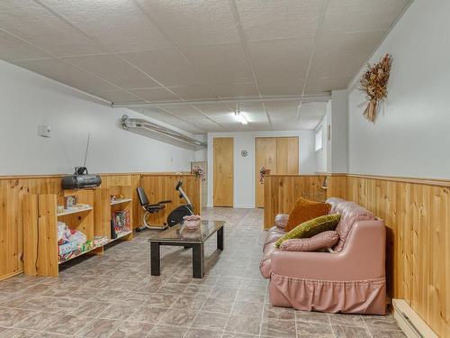 Salle familiale - 735 Rg De L'Achigan, L'Assomption, QC - Indoor