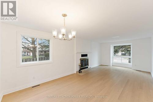 427 Grassland Terrace, Ottawa, ON - Indoor Photo Showing Living Room With Fireplace