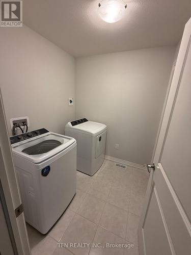 2 Whelan Court, Thorold, ON - Indoor Photo Showing Laundry Room