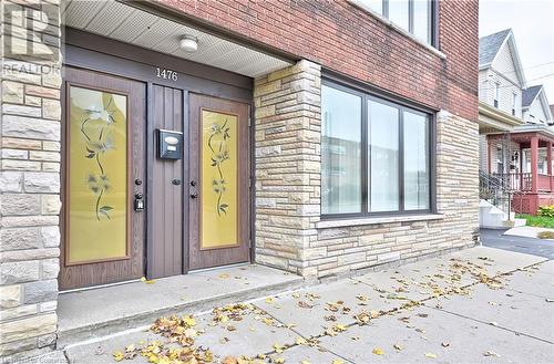 View of doorway to property - 1476 Barton Street E, Hamilton, ON - Outdoor