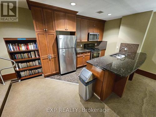 1310 - 200 Rideau Street, Ottawa, ON - Indoor Photo Showing Kitchen