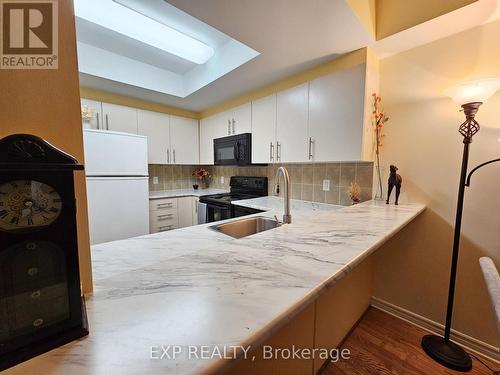 1310 - 200 Rideau Street, Ottawa, ON - Indoor Photo Showing Kitchen