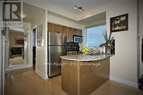 4809 - 763 Bay Street N, Toronto, ON - Indoor Photo Showing Kitchen