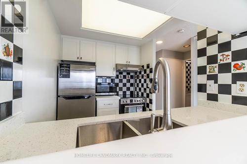 Ph17 - 2460 Eglinton Avenue E, Toronto, ON - Indoor Photo Showing Kitchen