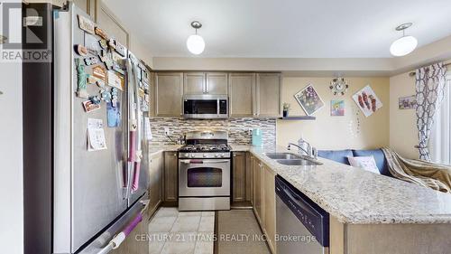 44 Dewell Crescent, Clarington, ON - Indoor Photo Showing Kitchen With Stainless Steel Kitchen With Double Sink With Upgraded Kitchen