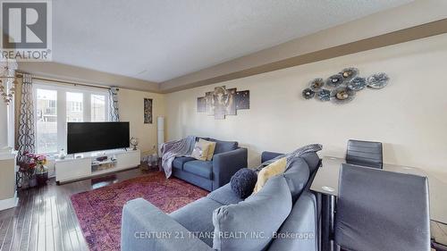 44 Dewell Crescent, Clarington, ON - Indoor Photo Showing Living Room