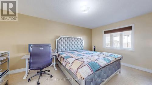 44 Dewell Crescent, Clarington, ON - Indoor Photo Showing Bedroom