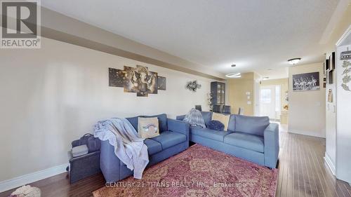 44 Dewell Crescent, Clarington, ON - Indoor Photo Showing Living Room