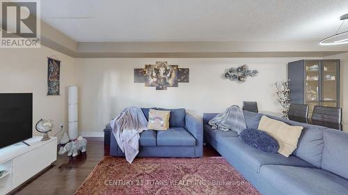 44 Dewell Crescent, Clarington, ON - Indoor Photo Showing Living Room