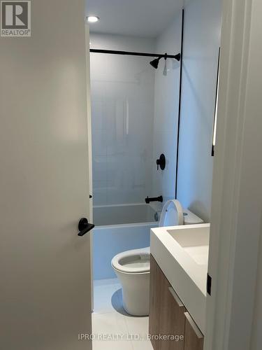 2311S - 127 Broadway Avenue, Toronto, ON - Indoor Photo Showing Bathroom