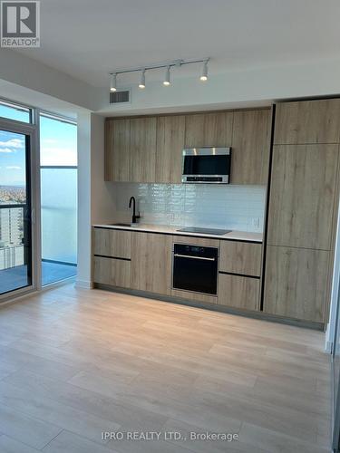 2311S - 127 Broadway Avenue, Toronto, ON - Indoor Photo Showing Kitchen