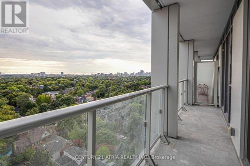 1718 - 2020 Bathurst Street, Toronto, ON - Outdoor With View With Exterior