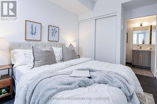 1718 - 2020 Bathurst Street, Toronto, ON - Indoor Photo Showing Bedroom