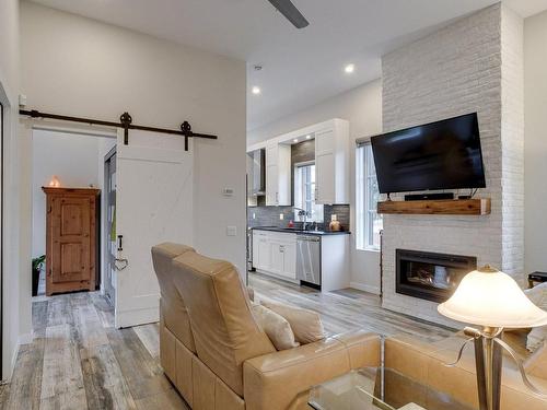 Salon - 32  - 32A Rue Labadie, Repentigny (Repentigny), QC - Indoor Photo Showing Living Room With Fireplace